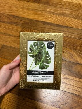 Gold Textured 4x6 Photo Frame Metallic Tabletop or Wall Decor